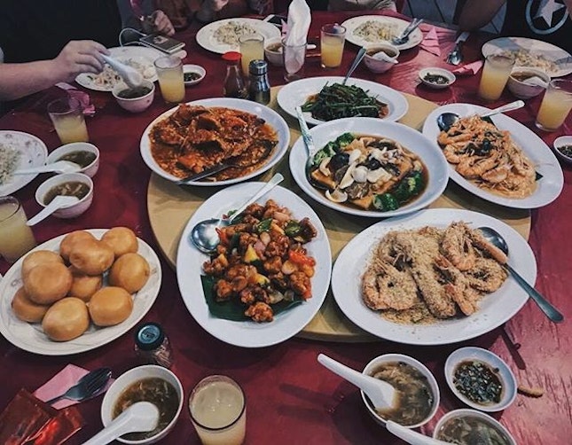 Table full of food which cost only 440ish ringgit and we were all bloated after our dinner.