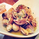 Another of our fave tapas from Catalunya, the garlicky clams.