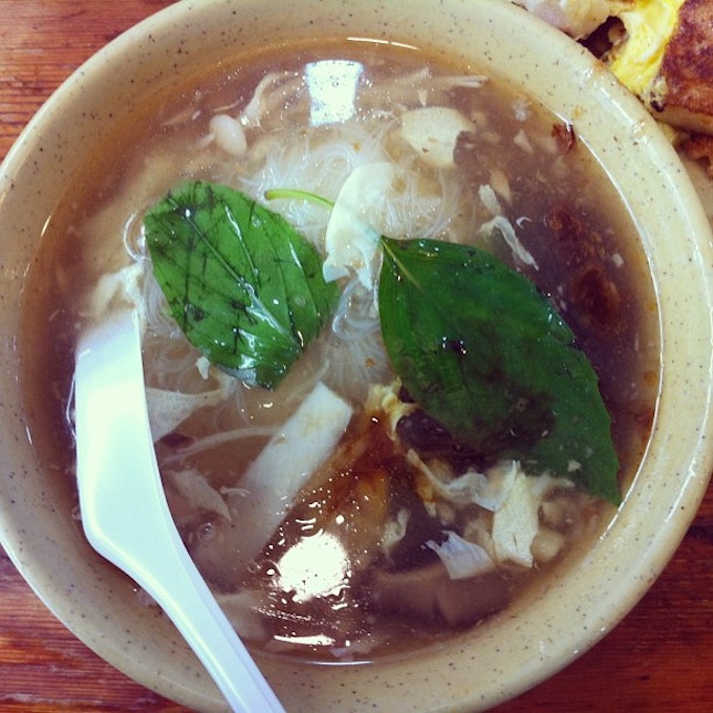 Yesterday's 花枝米粉汤 aka sotong beehoon soup Taiwanese style!