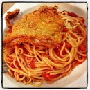 My late dinner for 5 bucks..(spaghetti with crispy chicken chop) Burp!😋😋😋 #foodporn #foodblog#foodcoma#instagood #instalove #happybelly#nomnomnom