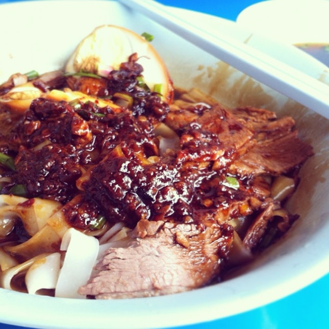 Duck kway teow!!! My favourite!!! So yummy that i will endure the stall owner's hostility