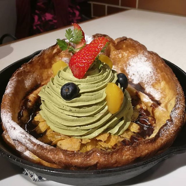 Reward after getting my clearance to fly + good results of my glucose test 😂😂😂 Dutch Baby Cafe's Matcha Chocolate Montblanc pancake is 😍😍😍
.
