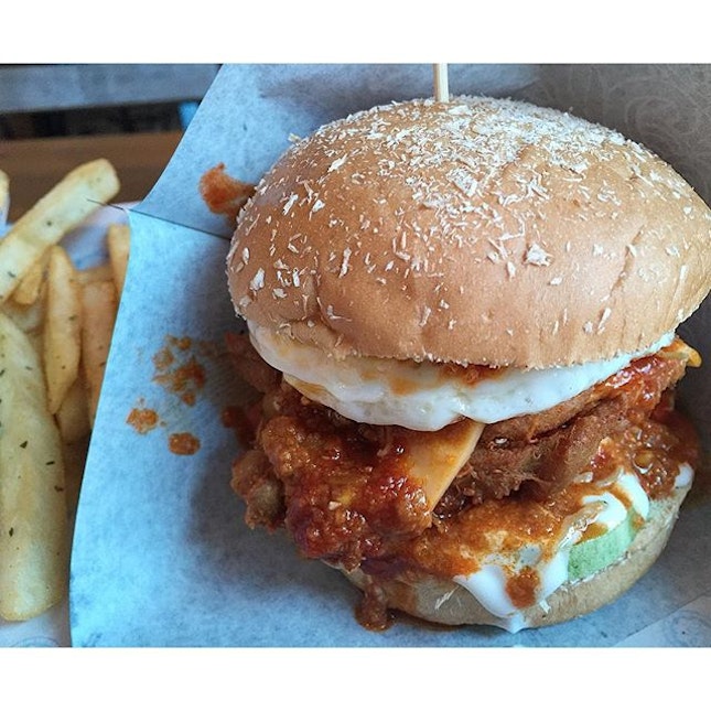 Nasi lemak burger 💁🏼
#BigHugBurger #nasilemak #burger #dope