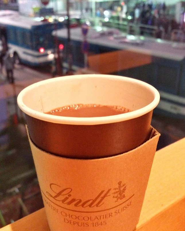Lindt's Hot Dark Chocolate 🍫 Mm hmmm..