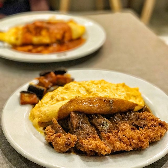 Curry Sauce Omu Rice with Chicken Cutlet $12.80, Lava Egg +$2
#EggplantNotIncluded Egg wasn't too watery #alinaeats #onthetable #burpple #burpplesg #omurice #igsg #sgig #vsco #vscosg #vscocam #whati8today #instadaily #webstagram #foodstagram #foodporn #foodphotography #instafood #instafood_sg #먹스타그램 #오므라이스