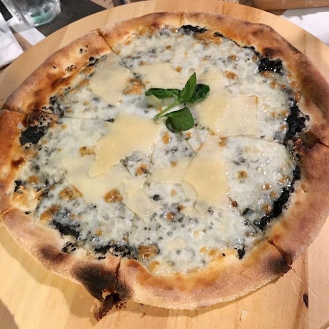 Not missing the highlight, Tartufina 🍕Mozzarella & heavenly good aroma of Truffle...#ciaoitalianristobar #tartufina #trufflepaste #pizza #italianfood #burpple#foodinstagram #foodporn #ledateanitalianaficionado #hajilane