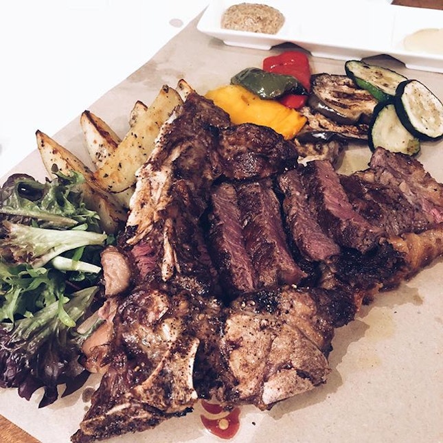 Alla Fiorentina (~$14.00 per gram) | 700g T-bone steak (weight inclusive of the bone 🍖 - why????) The waiter suggested that we take the 1kg since there were three of us.