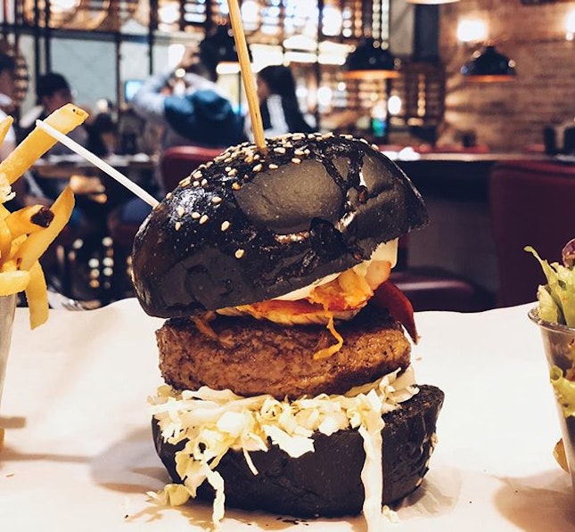 Finally tried burger and lobster 🦞 loved the truffle beef patty.