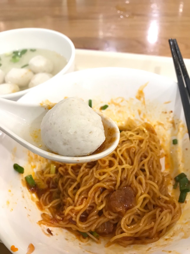 Fishball noodles