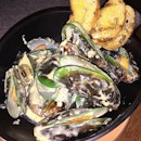 NICKELDIME DRAFTHOUSE
---------------
CURRIED IPA MUSSELS
---------------
Missing this satisfying pot of large green-lipped mussels cooked in curried cream and craft beer with crispy dipping baguette!
