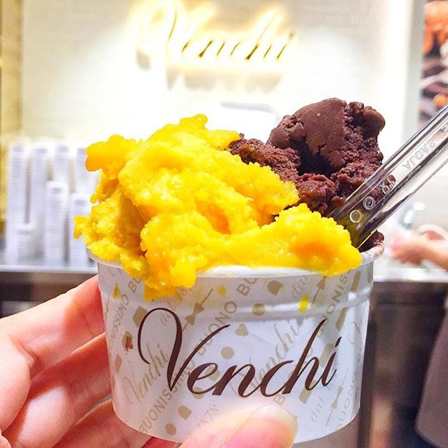 VENCHI
---------------
GELATO
---------------
Finally got my hands on @venchi1878 gelato!