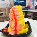 Mango Strawberry Snow Ice ($6.50) 🍓 Sweet treat after lunch.