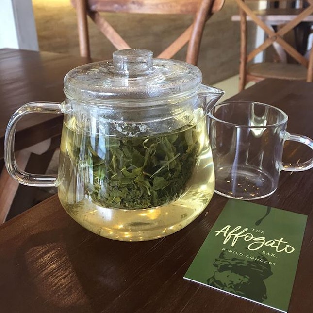 Parakeet Bay ($6) - green tea with peach & mango - Love the fragrance when this was brought to our table
🌿
XO Tea (Perth, Australia) - hand crafted teas & tisanes sourced from small gardens around the world
🌿
Sincere thanks to my dear non-coffee fren who accompanied me to this coffee place.