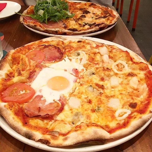 Love crispy pizzas at Peperoni's 😋🍕
Flavours: salmon with sweet onions, seafood, pancetta and bacon egg #entertainersg #burpple