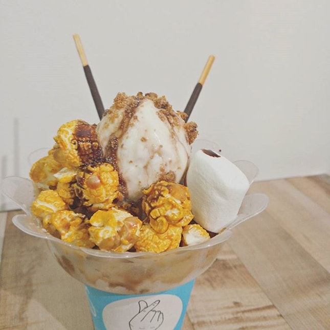 Smooth milk shaved ice, drizzled with homemade caramelised cookie sauce and crumbs, chocolate syrups & popcorns; finalised with vanilla ice-cream, marshmallow and pocky sticks.