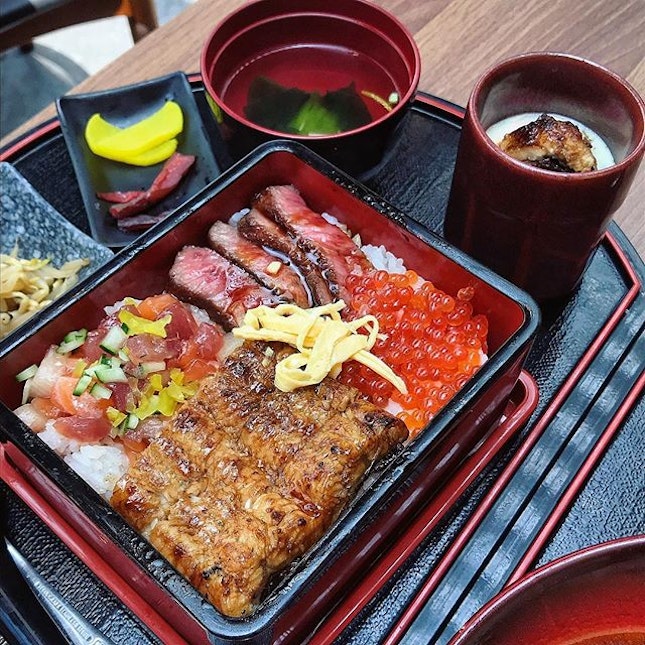 Ichinoji Mixed Box which has the best of three worlds: succulent grilled unagi, charcoal-grilled A5 Kagoshima wagyu and those little orbs of ikura fish roe.