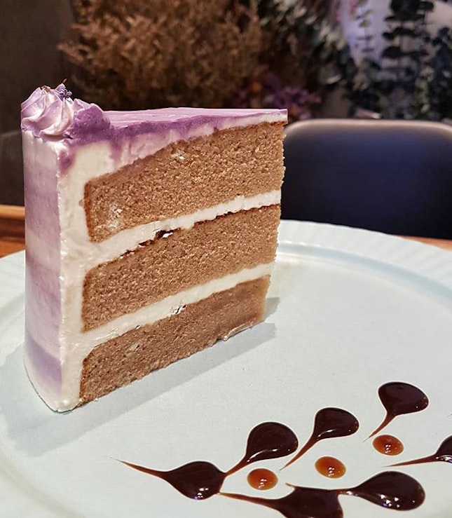 Enjoying a lovely lilac treat in the form of this Earl Grey Lavender Cake 🍰 ($8) from Oh My Cafe 💜 .