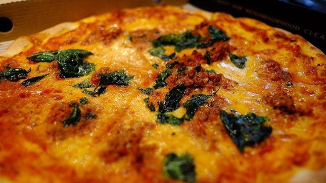 @pscafe Bolognese pizza is da bomb.