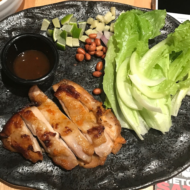 Grilled Chicken Thigh With Lettuce Wrap