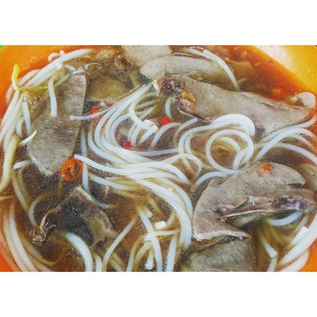The hybrid of mixed pork soup (猪杂汤), Bak Kut Teh (肉骨茶) and prawn noodles!