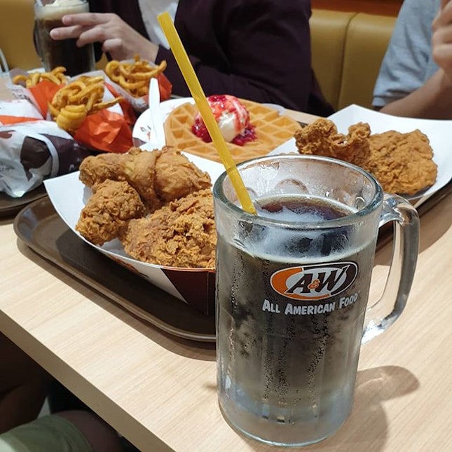Back for the #yummylicious crispy golden aroma chicken, curly fries and root beer!