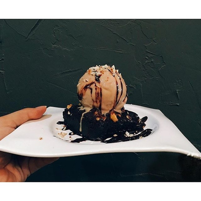 [Brownice] 9/10

Calling all vegans, lactose-intolerant, or simply friends who want to have healthy dessert for a change!