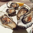Fresh oyster w/ a little bit of tobasco sauce on it😍 #seafoodlover #oyster #burpple #holidayinnsg #internationalbuffet #internationalbuffetsg