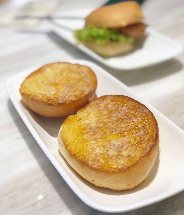 Amidst negative reviews about their food when they first opened in SG, their buns still stood out as the items worthy of the queue.