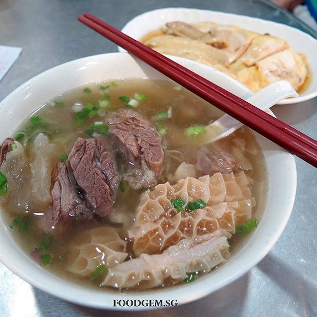 Triple happiness in a bowl🍲 Beef Brisket, Tendon and Tripe Soup Noodle😄

#delicious #food #beefsoup #michelinstar