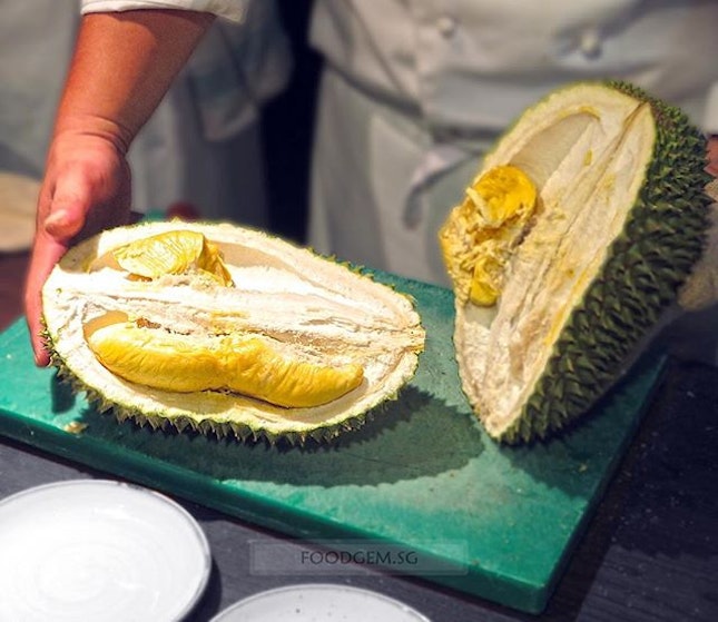King of fruit, Durian has invaded into Swissotel Merchant Court.