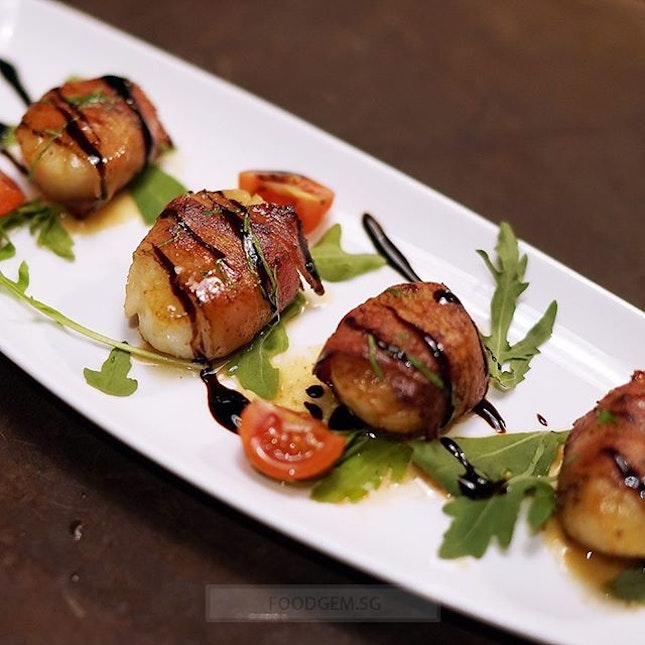 Sweet and juicy scallops with a lovely caramelized colour on each side.