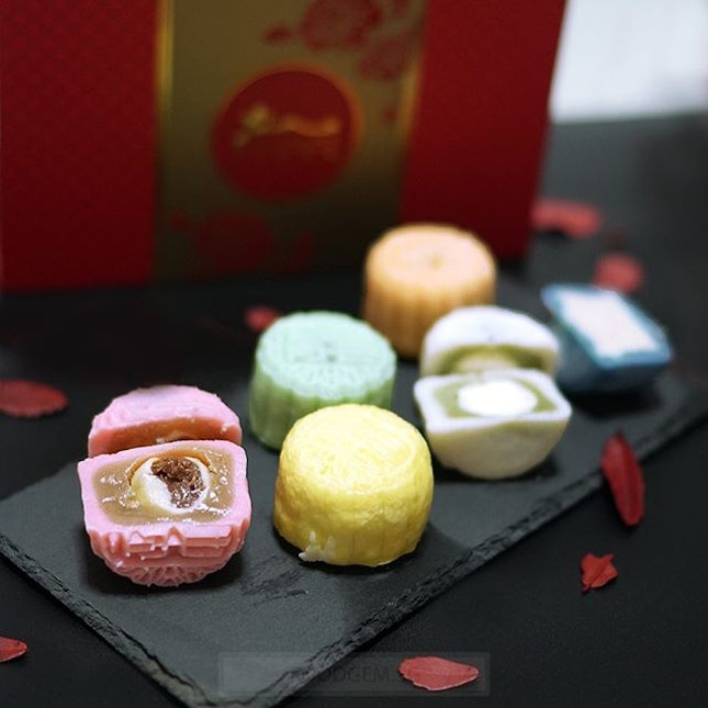 Getting excited to see these mooncakes in lots of happy colours.