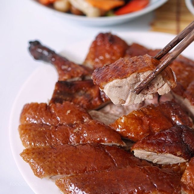 Hands up for Roasted Irish Duck from Famous Treasure 🙌🏻 Leave it in the air fryer for few minutes for a crisp paper thin skin and succulent meat.