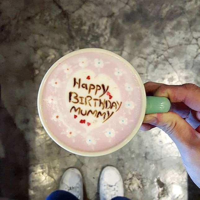 💗💗💗💗💗💗💗
*
Good morning
*
A customised cuppa I did for a customer a while ago
*
I watched all 8 episodes of #patisseriefighting on #toggle ytd and learn something meaningful from @chrislee1111 & #kitchan
*
每个甜点都需要"灵魂"
*
This applies to a dish or a cup of coffee too.