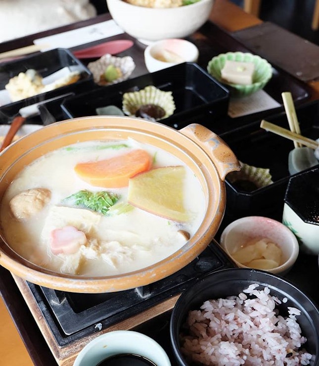 Seated beside the toasty wood stove and with a great view overlooking the main gate of Tenryuji Temple, I strongly recommend having lunch at Saga Tofu Ine (稲 ine) especially if you are in the area and a fan of beancurd.