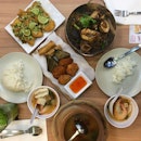 Fish Fillet + Prawns Fried Tang Hoon + Platter (Spring Roll, Pandan Chicken, Fish Cakes) + Tom Yum Seafood Soup + Thai Green Milk Tea (~$65)
