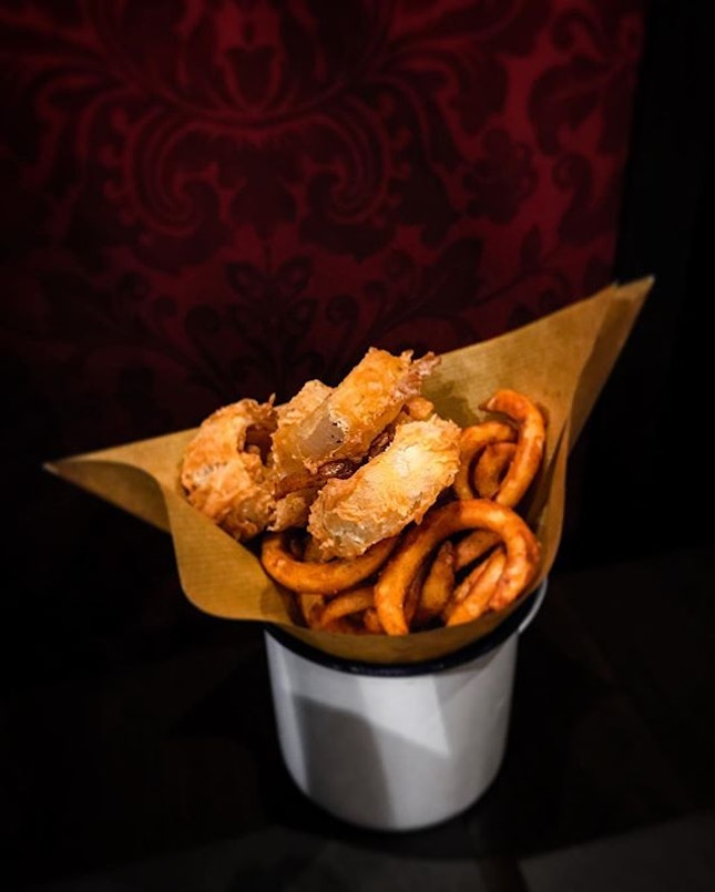 25 Degrees - Mix Any 2 Sides (💵S$5) Onion Rings & Curly Fries.
