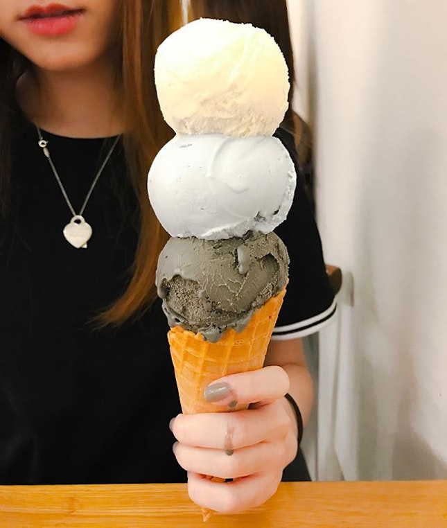 Apiary - Triple Scoop on Cone (💵S$10/3 scoops + 💵S$1 cone) Sesame, Blue Milk & Apiary.