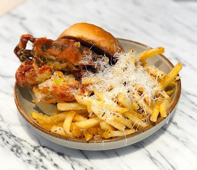 Brine - Brunch & Eggs - Crab Slaw Burger, Soft Shell Crab, Truffle Fries (💵S$18) 🦀
•
ACAMASEATS & GTK💮: For the price one pays, the amount of crab slaw Brine serves is quite generous, on top of that, you get an entire fried soft shell crab.