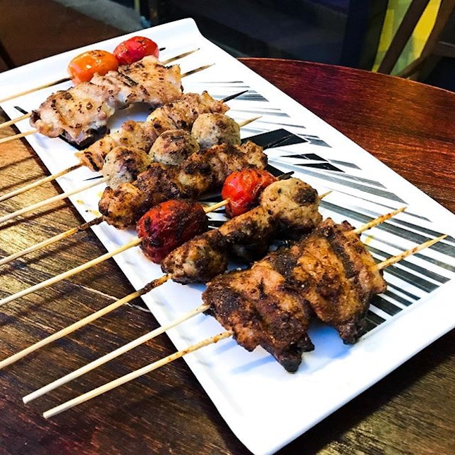 Chikin @chikinbar - HOSTED TASTING - Assorted Yakitori (Prices range from 💵S$3-S$4.5) 🍢
•
ACAMASEATS & GTK💮: There are run of the mill Yakitori spots like Tori-Q which is subpar, high-end Yakitori ‘Temples’ with a choking price point, then there’s places like Chikin that serves dependable Yakitori at an affordable price.