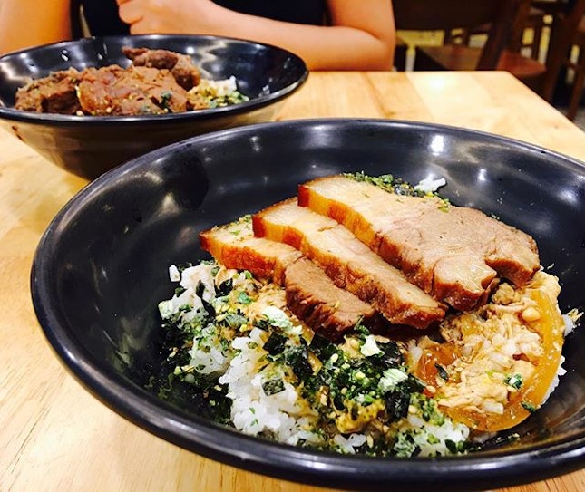 Braised Pork Belly Egg Rice [$8.90] 🐷🍳🍚
We're so hungry after work that we cannot wait for Tampines anymore.