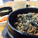 Stone Pot Rice Beef Bulgogi [$9] 🐮
After taking lots of photo in the Old Railway, we felt our stomach telling us to...what else?