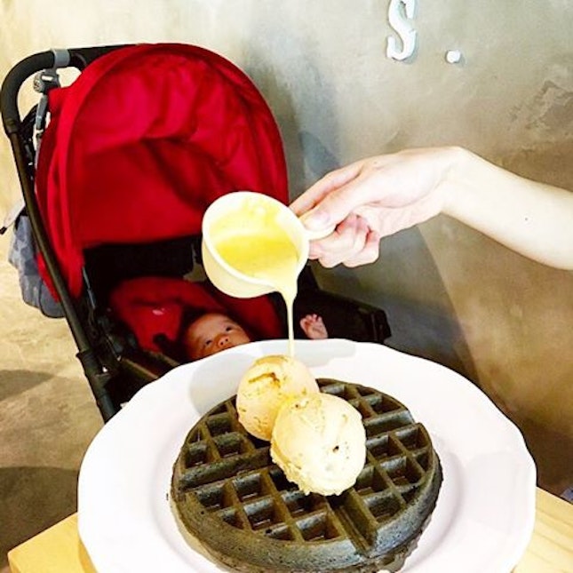 👶🏻 My waffle's so yummy that my ah-dorable date is drooling all over it 😛 // despite the negative reviews for the charcoal waffle & salted egg sauce and in comparison to exact same dish at Fatcat's, all I can say is that TG's charcoal waffle a lot crispier and sauce is thicker!