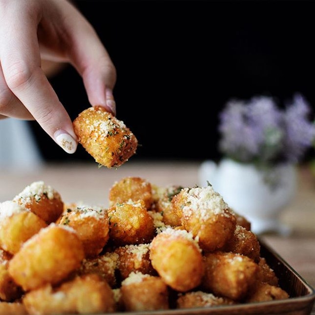 Truffle Tatter Tots [$8 for small, $13 for large]

I can't stop thinking about this delicious bowl of truffle tater tots.