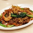 Signature Fried Seafood Noodles ❤️😋 #melfclar #xinwanghongkongcafe #sgeastsiders #Siglap