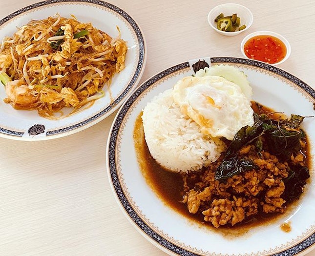 ✌🏼basil chicken rice and prawn glass noodles ❤️ #sgeastsiders #18taiseng #tooklaedeesg