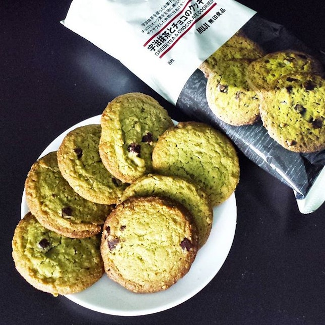 Green Tea & Chocolate Cookies [$3.90]

One of the best green tea cookies I've eaten😍💕 It wasn't very sweet or overpowering and I could taste the green tea💕💕 These cookies goes rather well with tea!