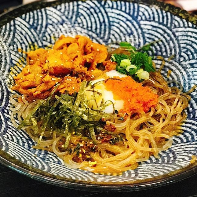 Bird Best [$10.00]

Spicy chicken, Korean Glass Noodle and Onsen Tobiko with Korean BBQ sauce👍🏻 A savoury dish that's both sweet and slightly spicy at the same time.