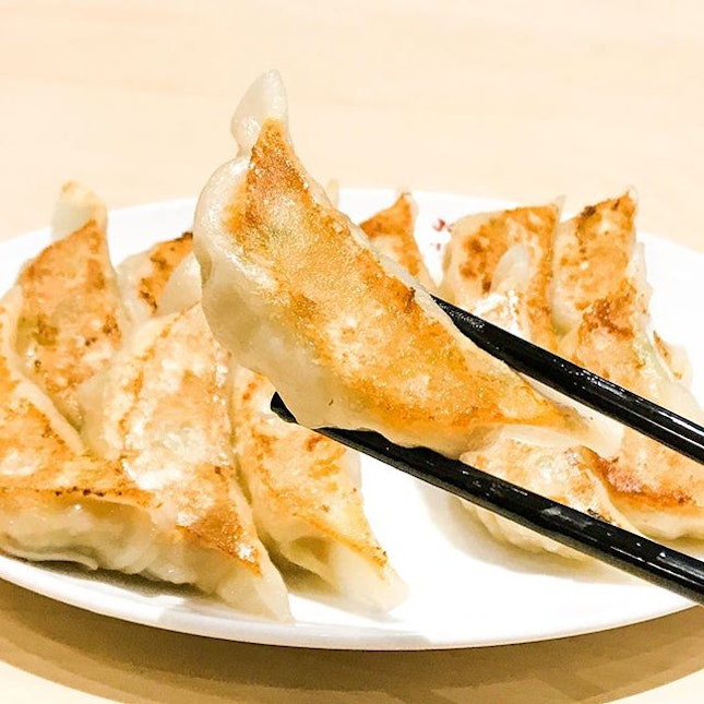 Gyoza [S$7.80/12pcs]
・
Back at @OsakaOhsho to satisfy some gyoza cravings🥟 Went to @Waterway_Point outlet this time round as the store at NEX has closed..