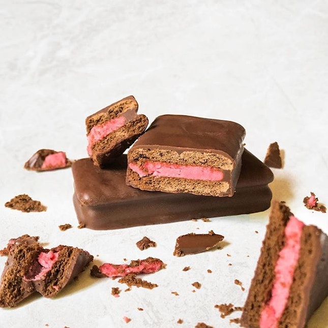 Collaboration between @ArnottsBiscuits @TimTam X @GelatoMessina
・
Featuring Choco Mint and Choco Cherry Coconut flavours inspired by @GelatoMessina.